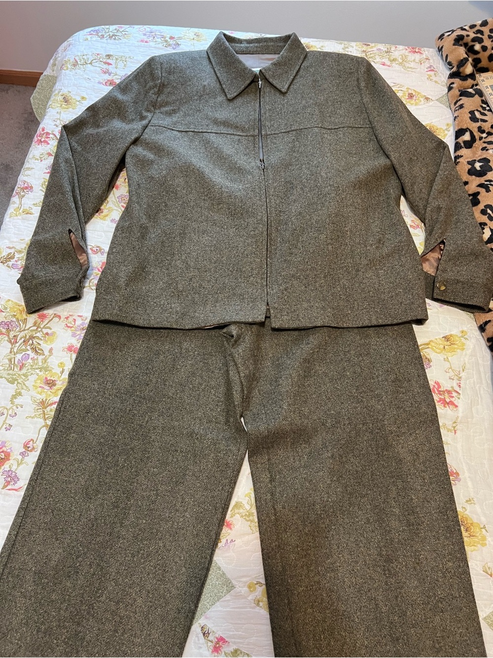 Boston Proper 100% Wool Grey Pant Suit Set - Jacket Size 10, Pants Size 8